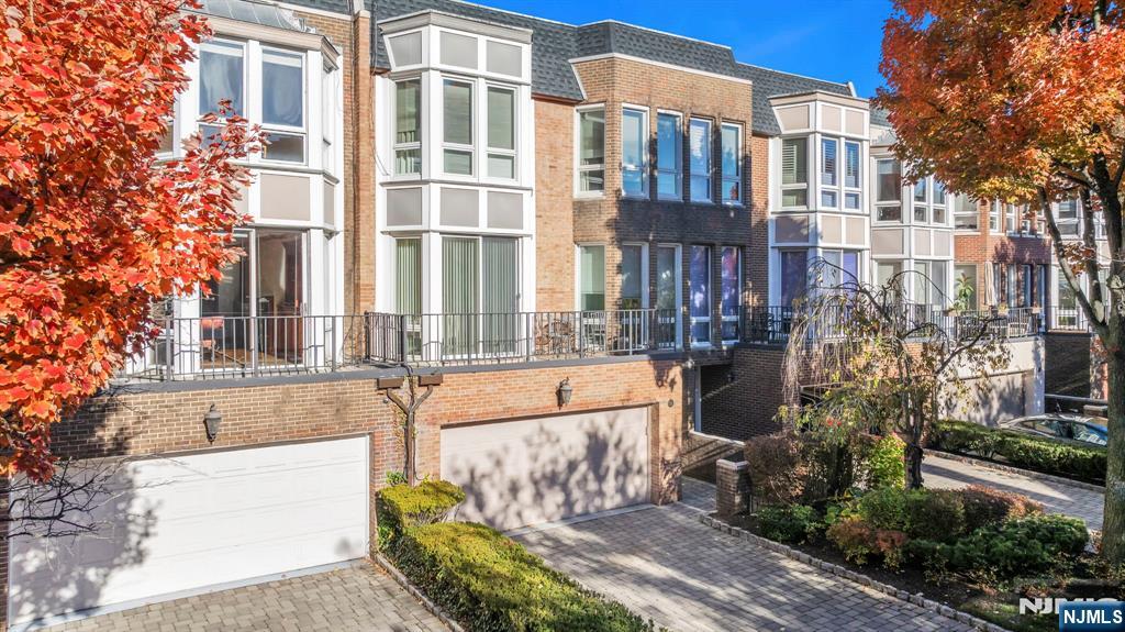 Homes for sale in Fort Lee, NJ | 55 Victoria Pl, Fort Lee, NJ 07024 | MLS# 25039919