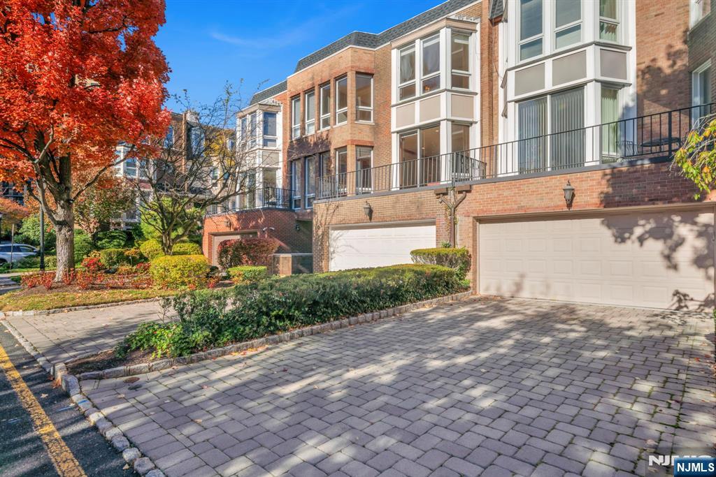 Homes for sale in Fort Lee, NJ | 55 Victoria Pl, Fort Lee, NJ 07024 | MLS# 25039919