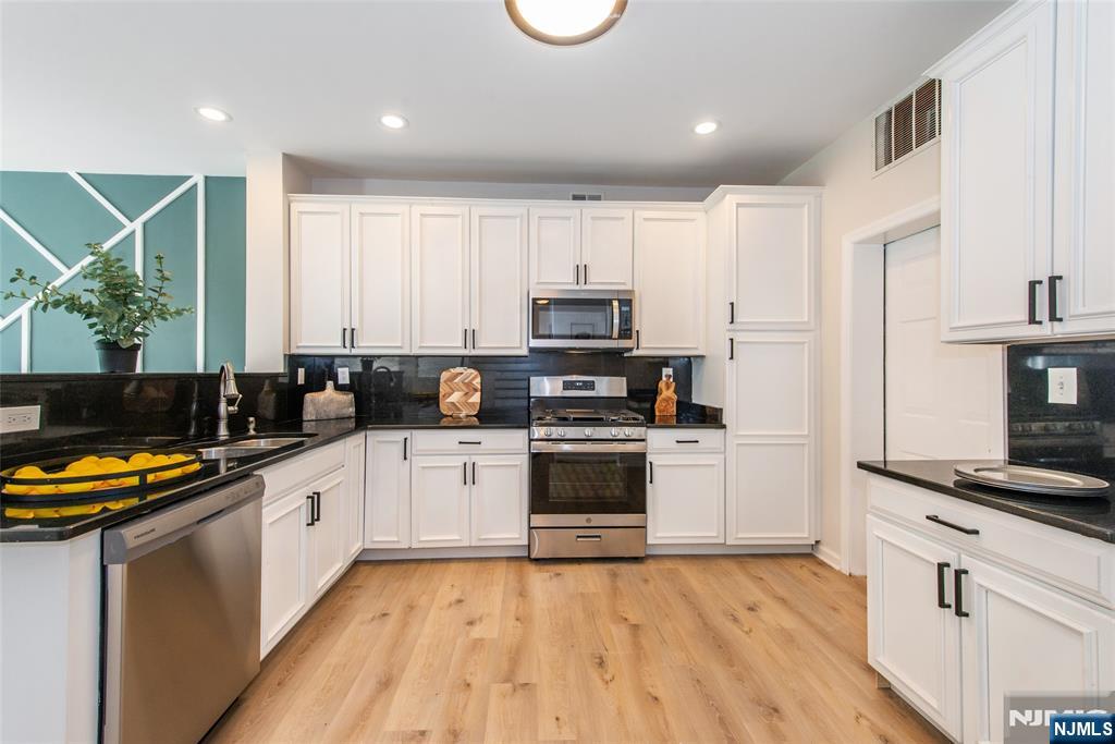 Homes for sale in Clifton, NJ | 23 Devonshire Dr #118, Clifton, NJ 07013 | MLS# 25039935