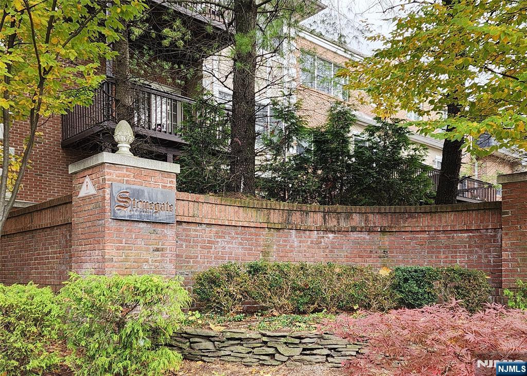 Homes for sale in Cresskill, NJ | 136 Stonegate Trl #37, Cresskill, NJ 07626 | MLS# 25039948