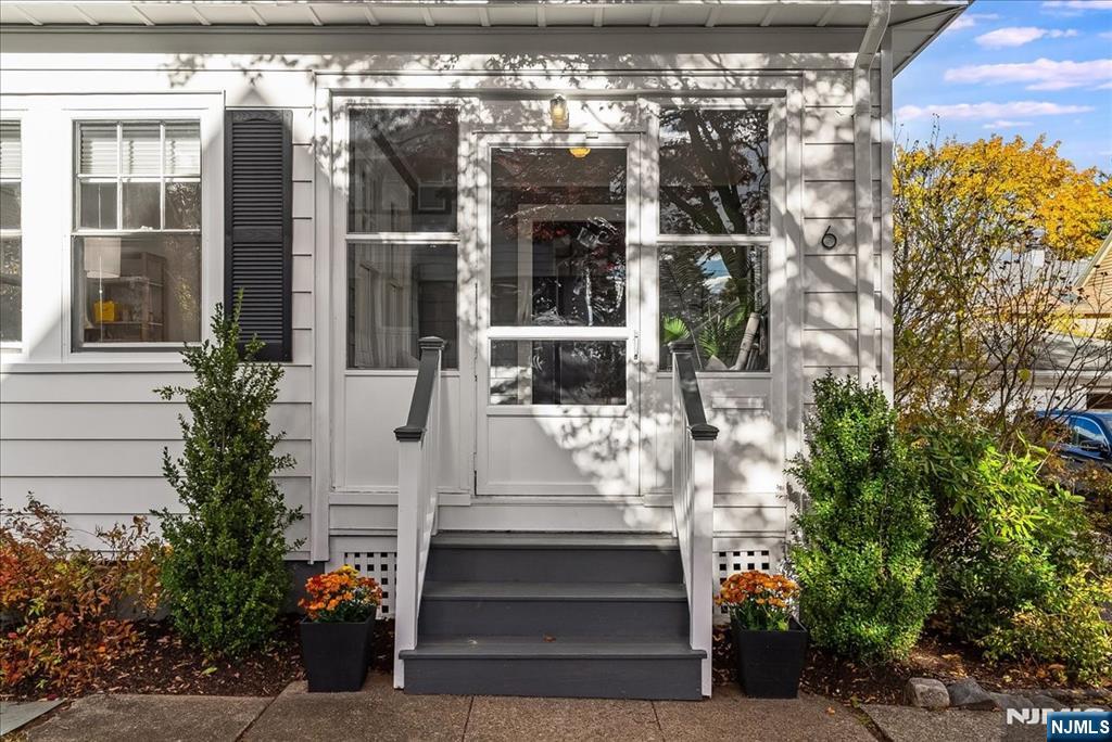 Homes for sale in Montclair, NJ | 6 Fernwood Pl, Montclair, NJ 07043 | MLS# 25039950