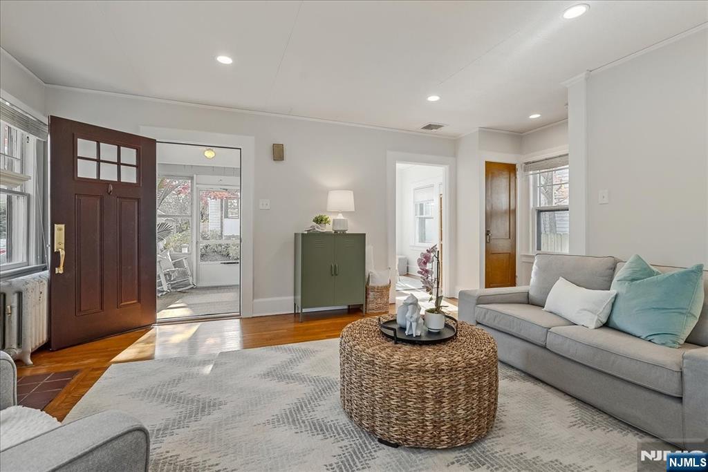 Homes for sale in Montclair, NJ | 6 Fernwood Pl, Montclair, NJ 07043 | MLS# 25039950