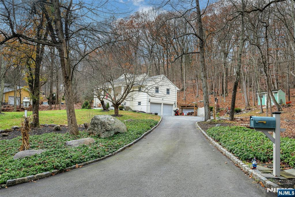 Homes for sale in Kinnelon Borough, NJ | 7 Kentbrook Ter, Kinnelon Borough, NJ 07405 | MLS# 25039962