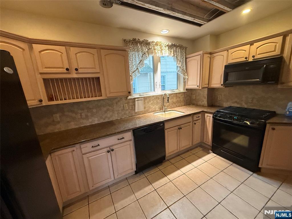 Homes for sale in Cranford, NJ | 33 Wall St, Cranford, NJ 07016 | MLS# 25039978