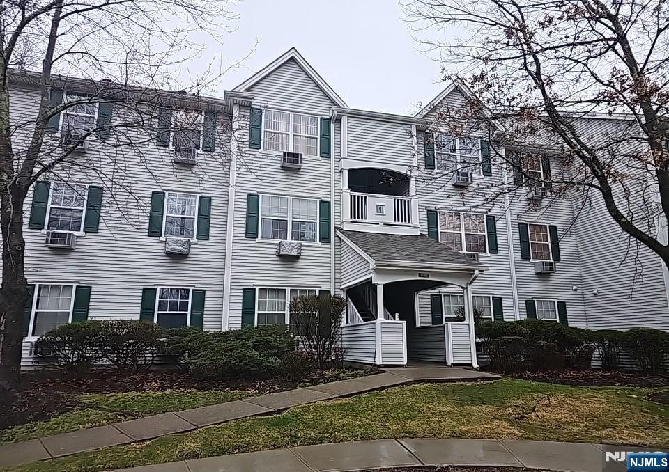 Homes for sale in Pequannock Township, NJ | 107 Chatfield Dr, Pequannock Township, NJ 07444 | MLS# 25040080