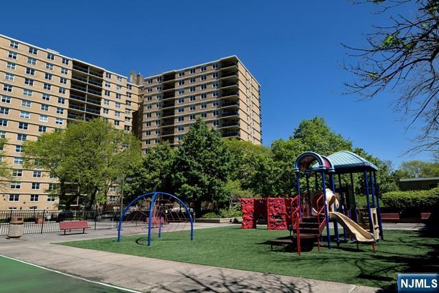 Homes for sale in Fort Lee, NJ | 2200 Central Rd #9 B, Fort Lee, NJ 07024 | MLS# 25040139