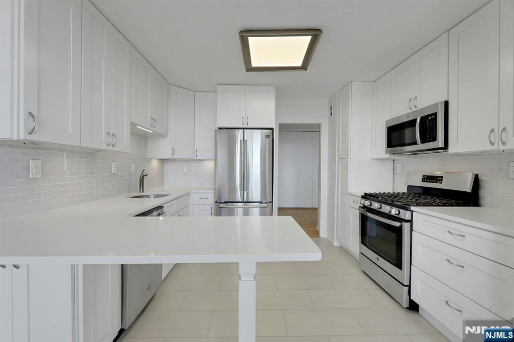 Homes for sale in Fort Lee, NJ | 2150 Center Ave #19e, Fort Lee, NJ 07024 | MLS# 25040268