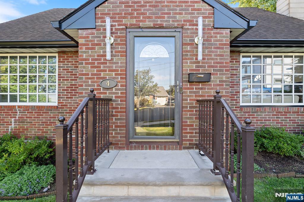 Homes for sale in Secaucus, NJ | 4 Gail Pl, Secaucus, NJ 07094 | MLS# 25040357