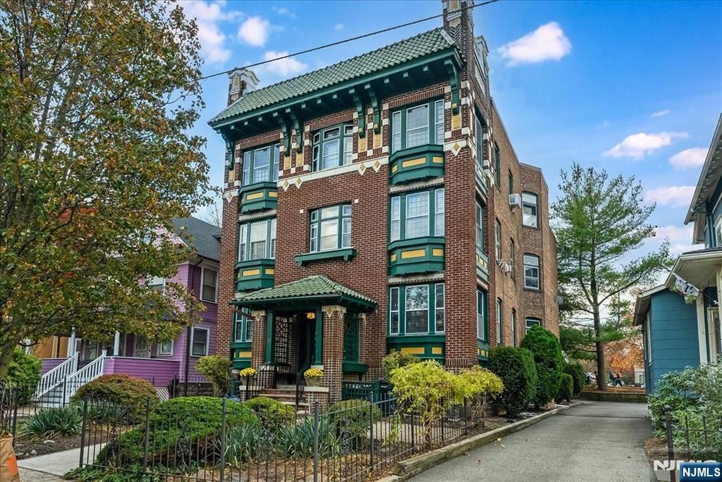 Homes for sale in Montclair, NJ | 30 The Crescent #3, Montclair, NJ 07042 | MLS# 25040375