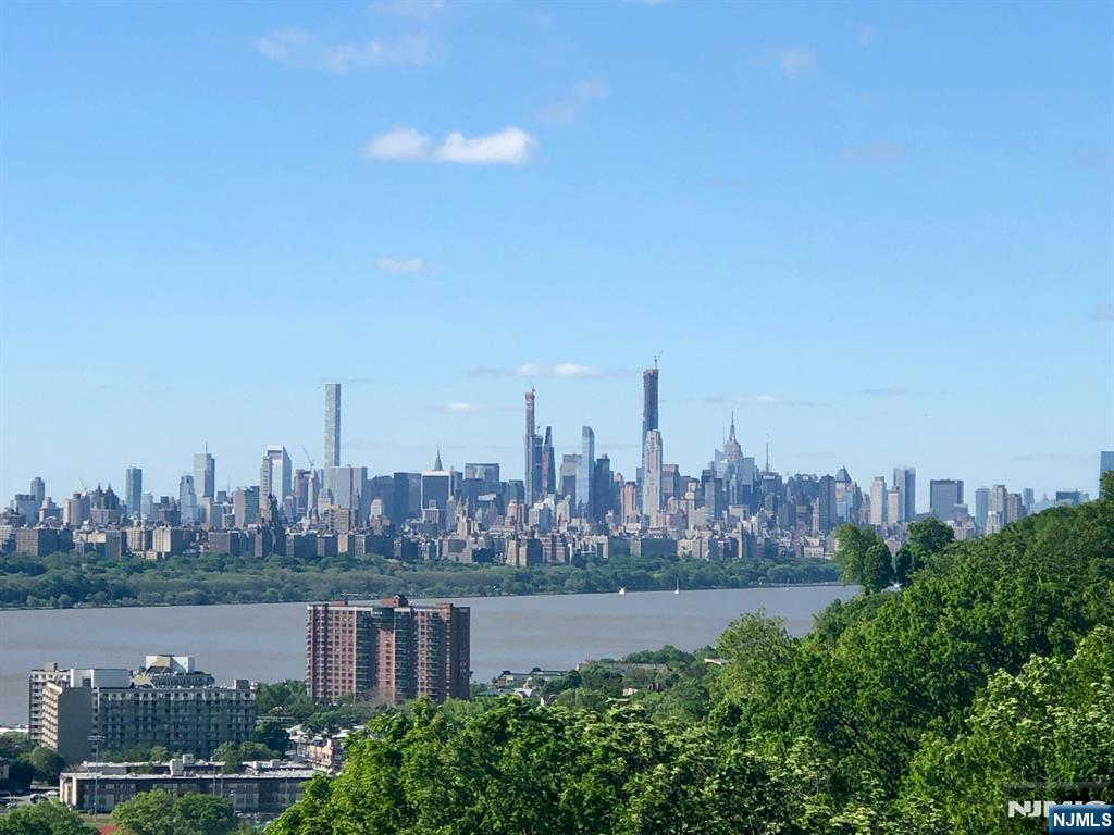 Homes for sale in Fort Lee, NJ | 3 Horizon Rd #1002, Fort Lee, NJ 07024 | MLS# 25040442