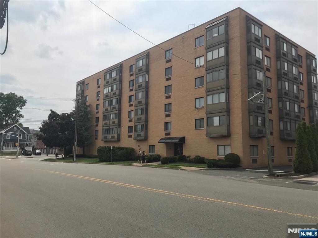 Homes for sale in Hackensack, NJ | 5 Linden St #3C, Hackensack, NJ 07601 | MLS# 25040535