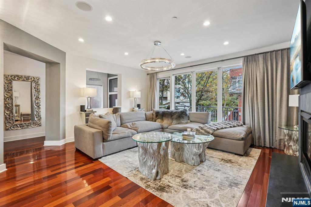 $1,698,888 Townhouse