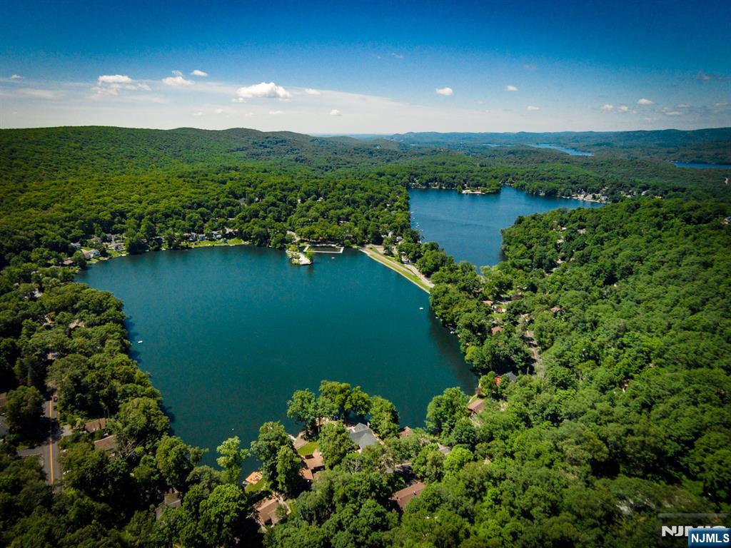 Homes for sale in Ringwood, NJ | 83 Lakeview Ave, Ringwood, NJ 07456 | MLS# 25040611