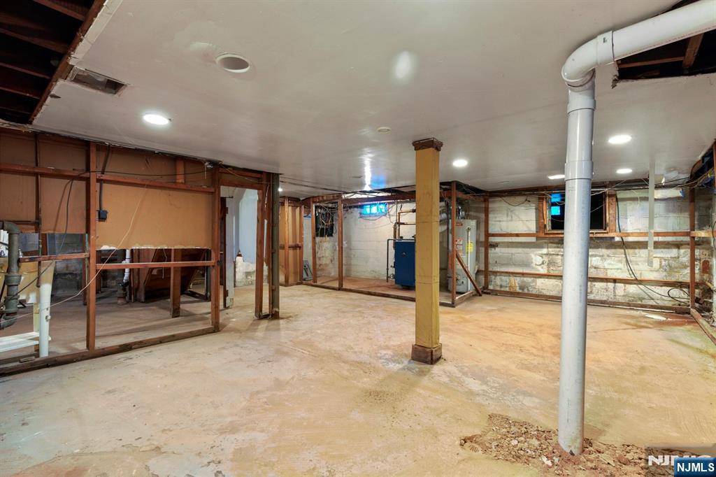 Homes for sale in Newark, NJ | 95 Keer Ave, Newark, NJ 07112 | MLS# 25040658