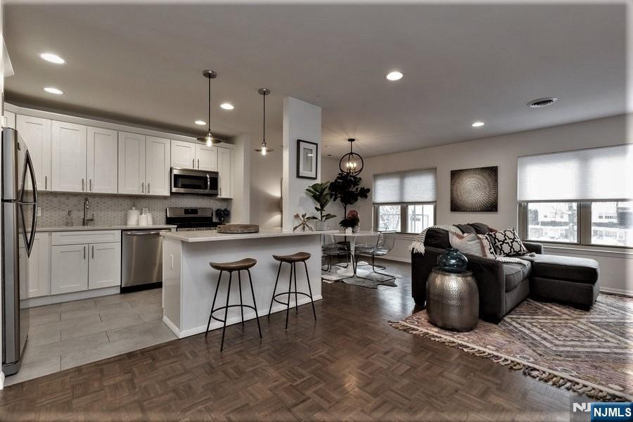 $395,000 Contemporary