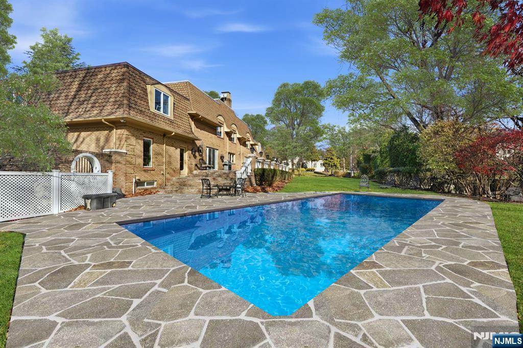 Homes for sale in Franklin Lakes, NJ | 425 Saddle Back Trl, Franklin Lakes, NJ 07417 | MLS# 25040717