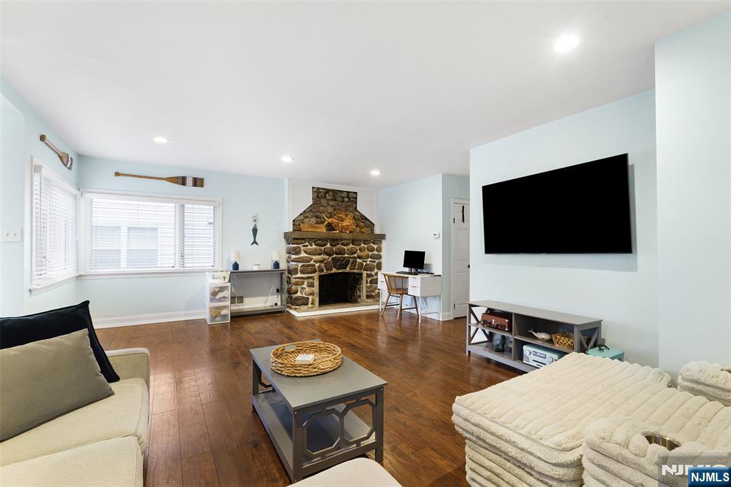 Homes for sale in Denville Township, NJ | 27 Shawnee Trl, Denville Township, NJ 07834 | MLS# 25040771