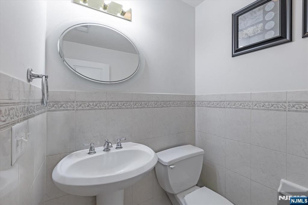 Homes for sale in Rochelle Park, NJ | 14 Central Ave #1, Rochelle Park, NJ 07662 | MLS# 25040783