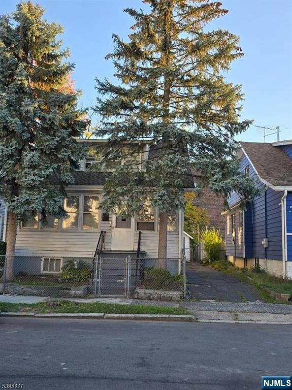 Homes for sale in Newark, NJ | 18 Spencer St, Newark, NJ 07106 | MLS# 25040794