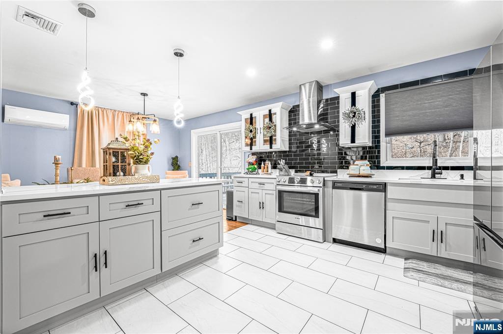 Homes for sale in Sussex, NJ | 19 Black Walnut Mt Rd, Sussex, NJ 07461 | MLS# 25040818