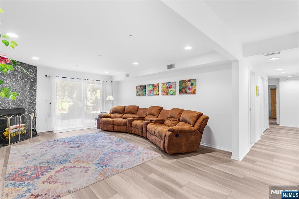 Homes for sale in Teaneck, NJ | 7 Eliot Ct, Teaneck, NJ 07666 | MLS# 25040852