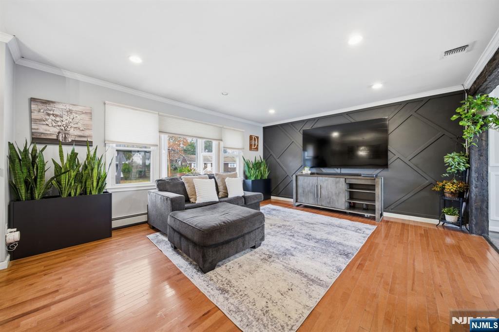 Homes for sale in Northvale, NJ | 330 Congers Ave, Northvale, NJ 07647 | MLS# 25040894