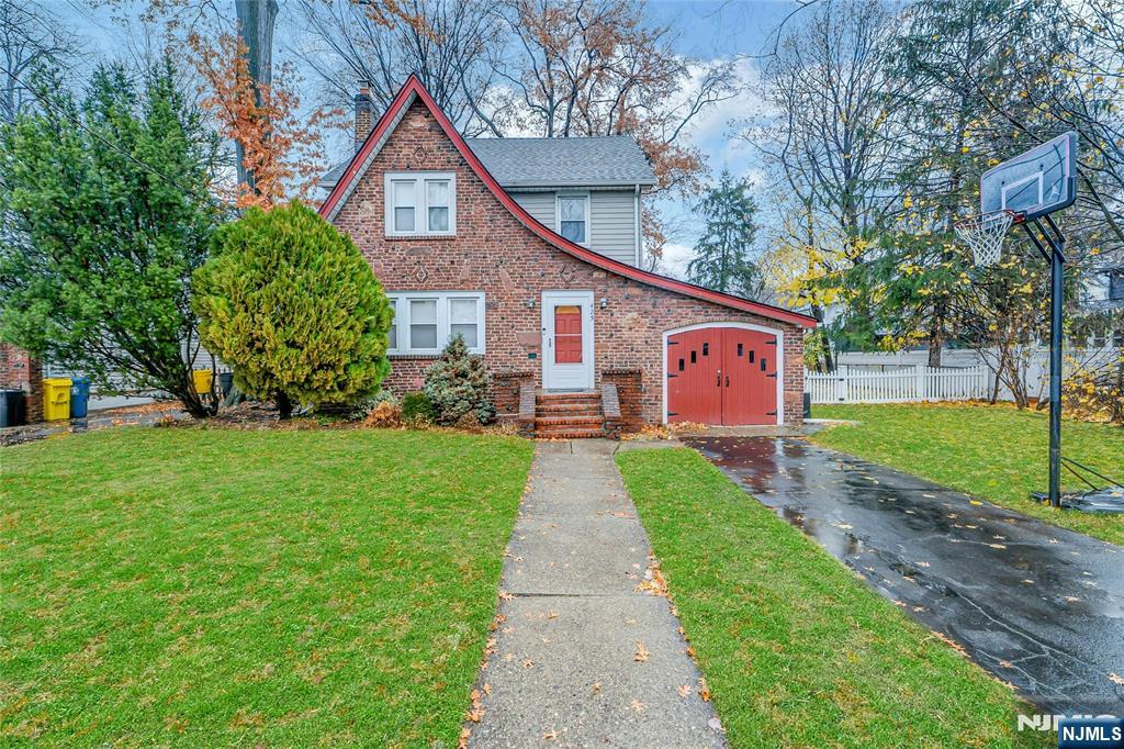 $769,000 Colonial