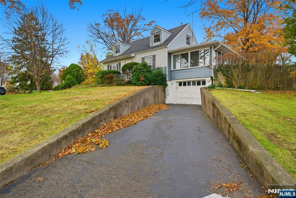 Homes for sale in Paramus, NJ | 165 Hebberd Ave, Paramus, NJ 07652 | MLS# 25041007