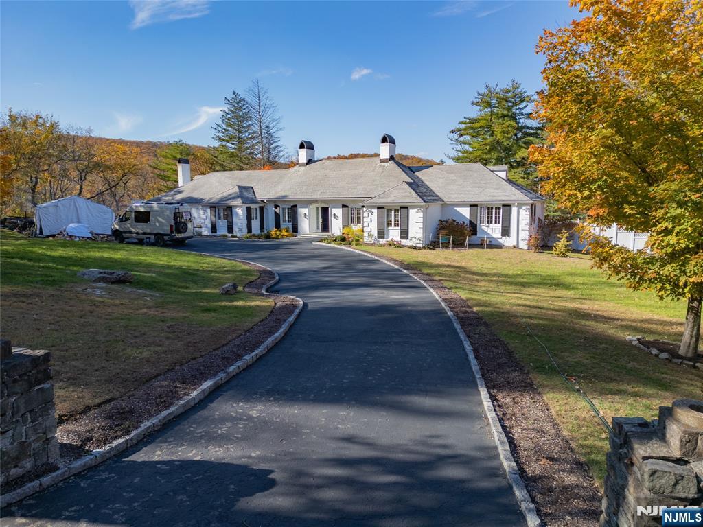 Homes for sale in Kinnelon Borough, NJ | 18 Pepperidge Tree Ter, Kinnelon Borough, NJ 07405 | MLS# 25041065