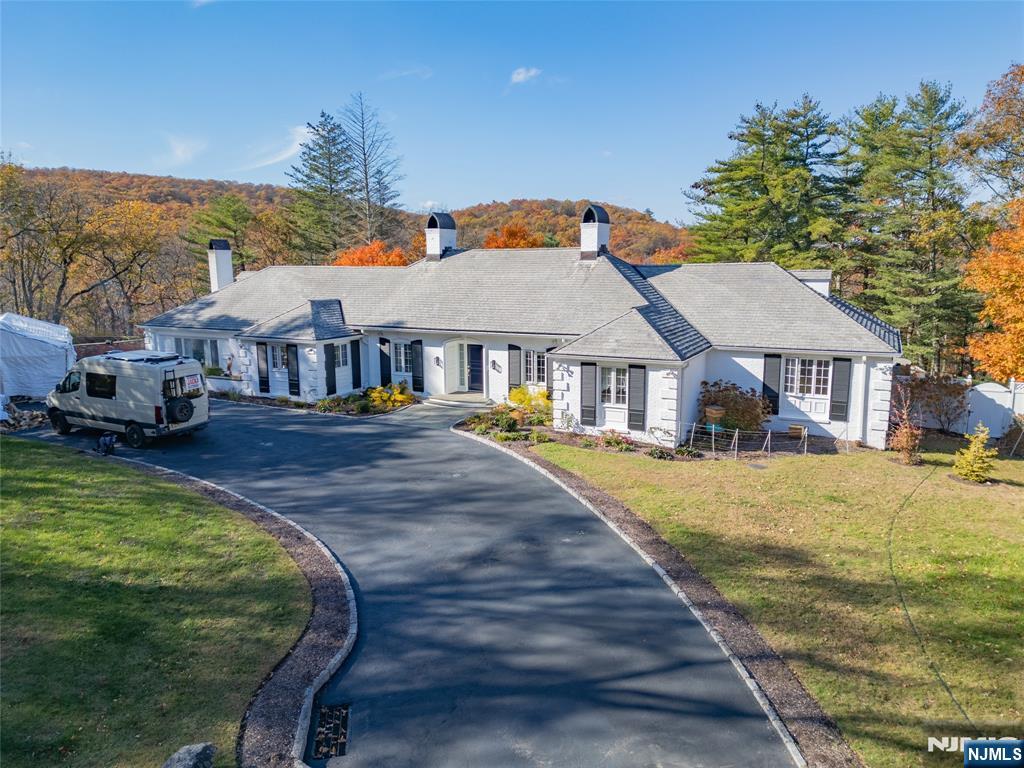 Homes for sale in Kinnelon Borough, NJ | 18 Pepperidge Tree Ter, Kinnelon Borough, NJ 07405 | MLS# 25041065