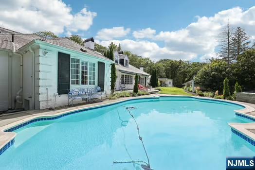 Homes for sale in Kinnelon Borough, NJ | 18 Pepperidge Tree Ter, Kinnelon Borough, NJ 07405 | MLS# 25041065