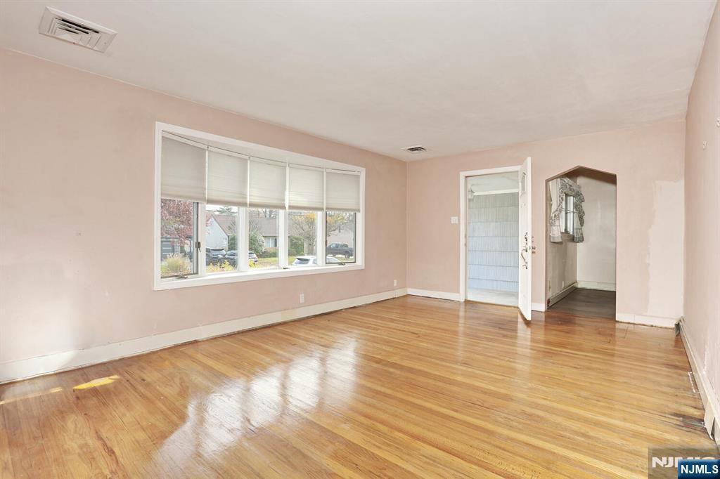 Homes for sale in New Milford, NJ | 608 Fermery Dr, New Milford, NJ 07646 | MLS# 25041158