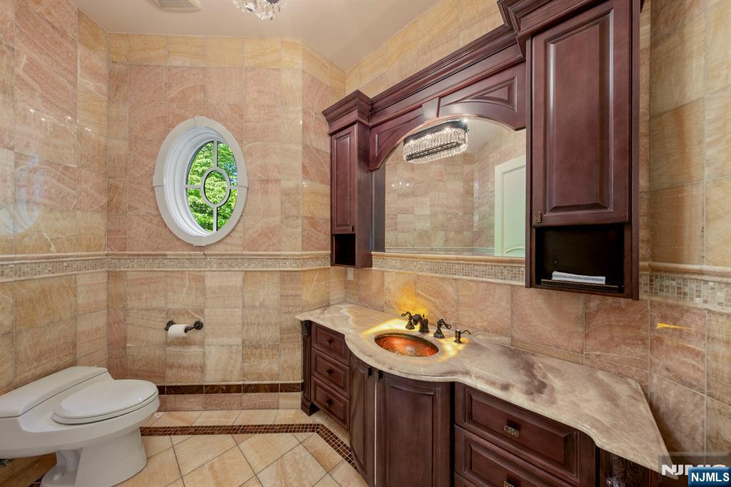 105 Chestnut Ridge, Saddle River, NJ 07458 Listing Photo  14