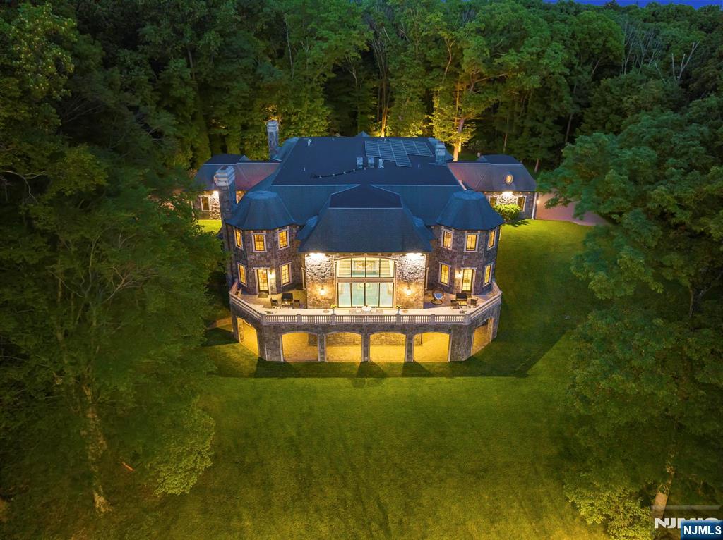 105 Chestnut Ridge, Saddle River, NJ 07458 Listing Photo  16