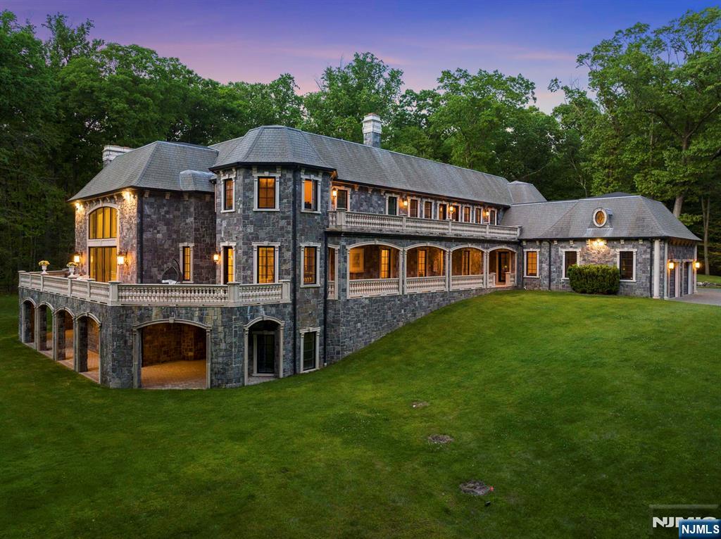 105 Chestnut Ridge, Saddle River, NJ 07458 Listing Photo  17