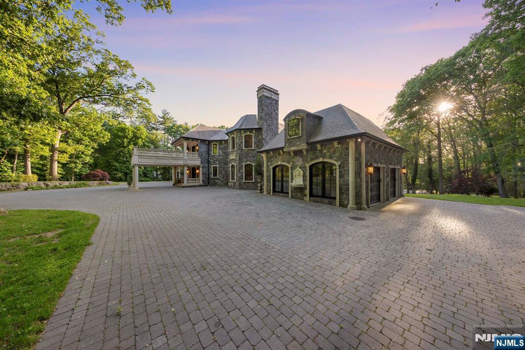 105 Chestnut Ridge, Saddle River, NJ 07458 Listing Photo  2