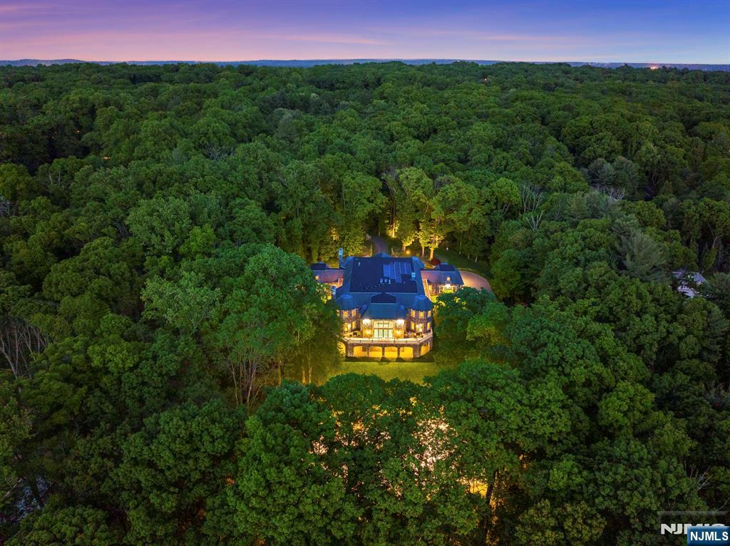 105 Chestnut Ridge, Saddle River, NJ 07458 Listing Photo  21