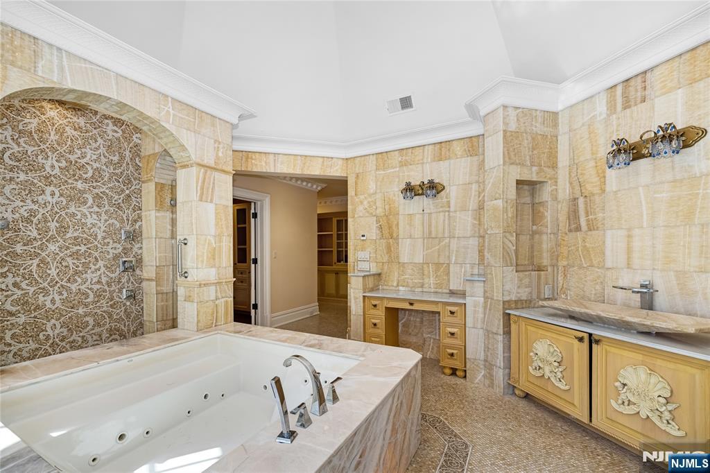 105 Chestnut Ridge, Saddle River, NJ 07458 Listing Photo  22