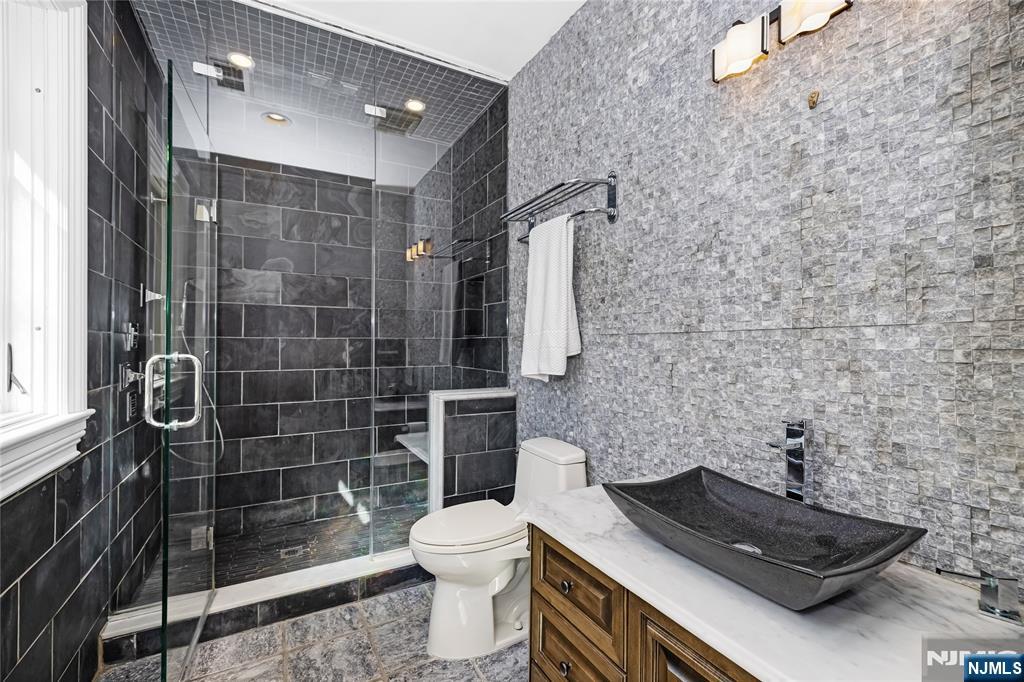 105 Chestnut Ridge, Saddle River, NJ 07458 Listing Photo  23