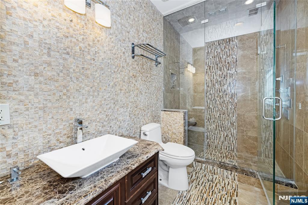 105 Chestnut Ridge, Saddle River, NJ 07458 Listing Photo  25