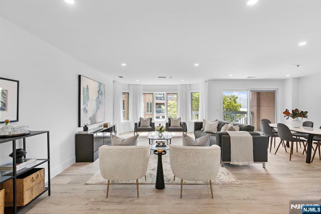 Homes for sale in Edgewater, NJ | 302 Smith Ct, Edgewater, NJ 07020 | MLS# 25041208