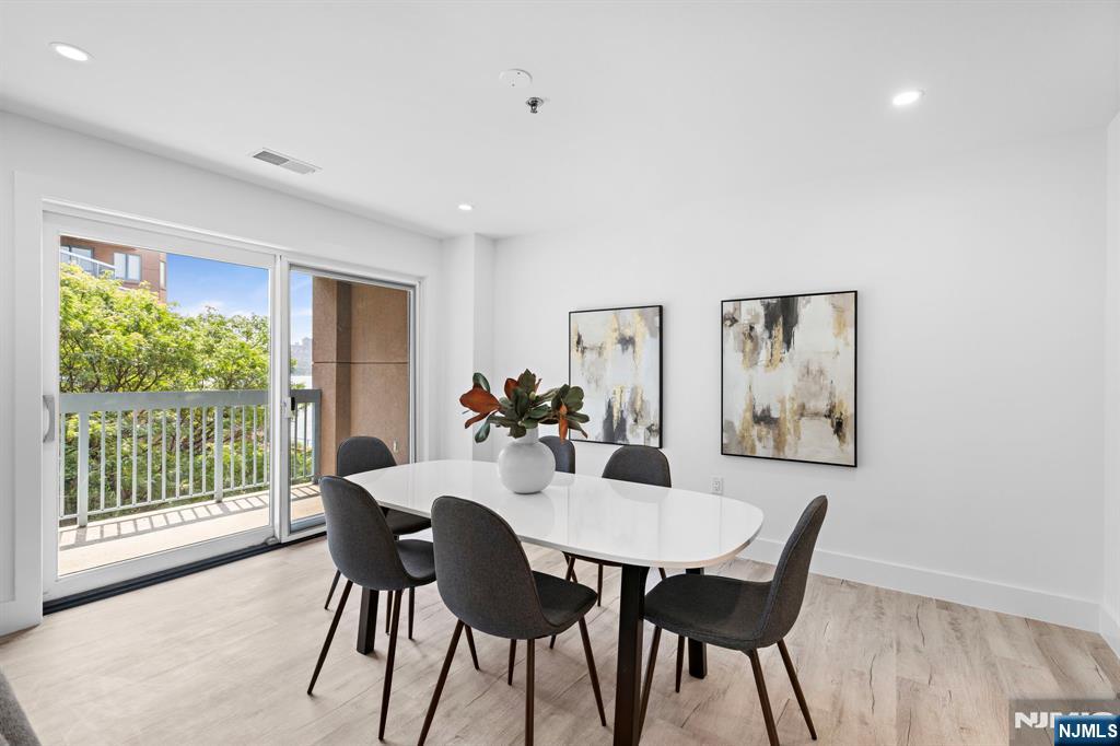 Homes for sale in Edgewater, NJ | 302 Smith Ct, Edgewater, NJ 07020 | MLS# 25041208