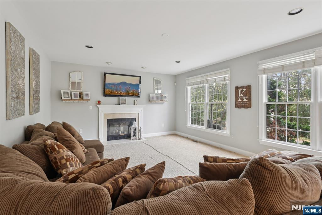 Homes for sale in Wayne, NJ | 6 Sherry Ct, Wayne, NJ 07470 | MLS# 25041245