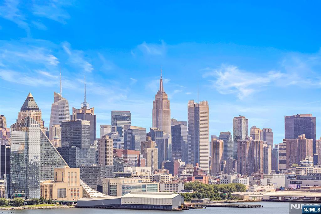 Homes for sale in West New York, NJ | 6040 Boulevard East #32E, West New York, NJ 07093 | MLS# 25041267