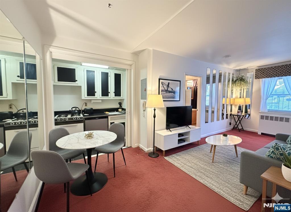 Homes for sale in Fort Lee, NJ | 3051 Edwin #3J, Fort Lee, NJ 07024 | MLS# 25041423
