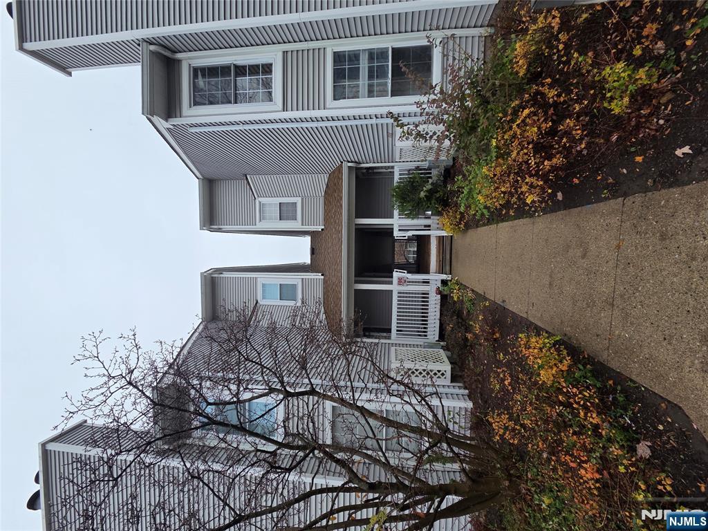 Homes for sale in Englewood, NJ | 44 Fox Run Dr, Englewood, NJ 07631 | MLS# 25041468