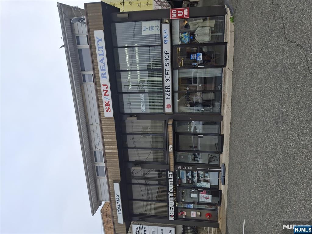 42 Werimus Road, Woodcliff Lake, NJ, 07677