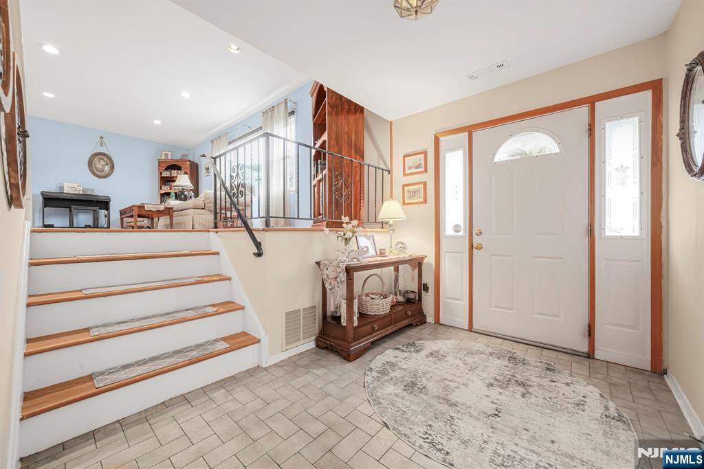 Homes for sale in Wayne, NJ | 9 Allison Ct, Wayne, NJ 07470 | MLS# 25041611