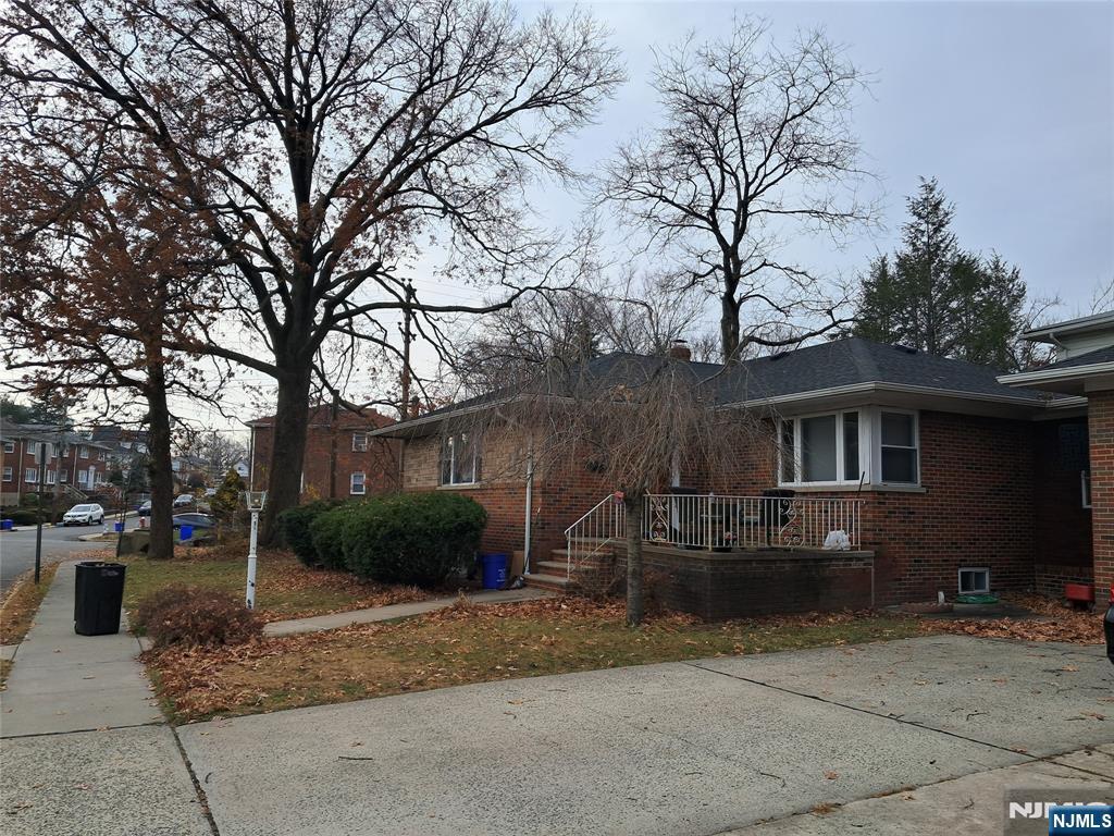 Homes for sale in Fort Lee, NJ | 1005 Harvard Pl, Fort Lee, NJ 07024 | MLS# 25041621