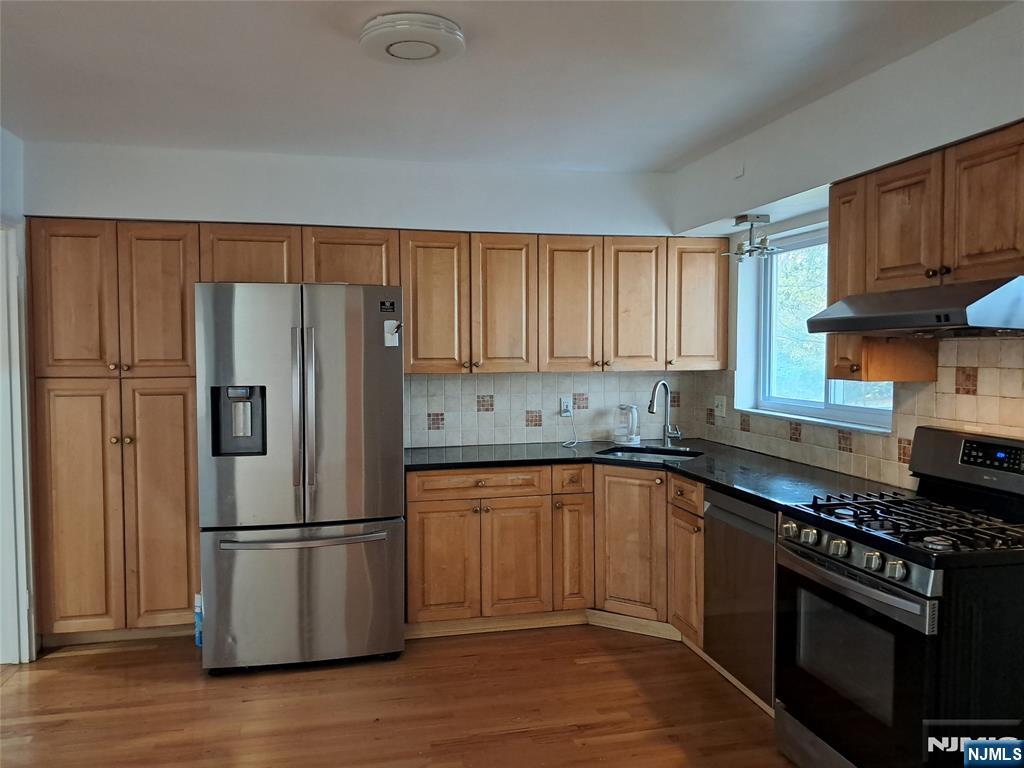 Homes for sale in Fort Lee, NJ | 1005 Harvard Pl, Fort Lee, NJ 07024 | MLS# 25041621